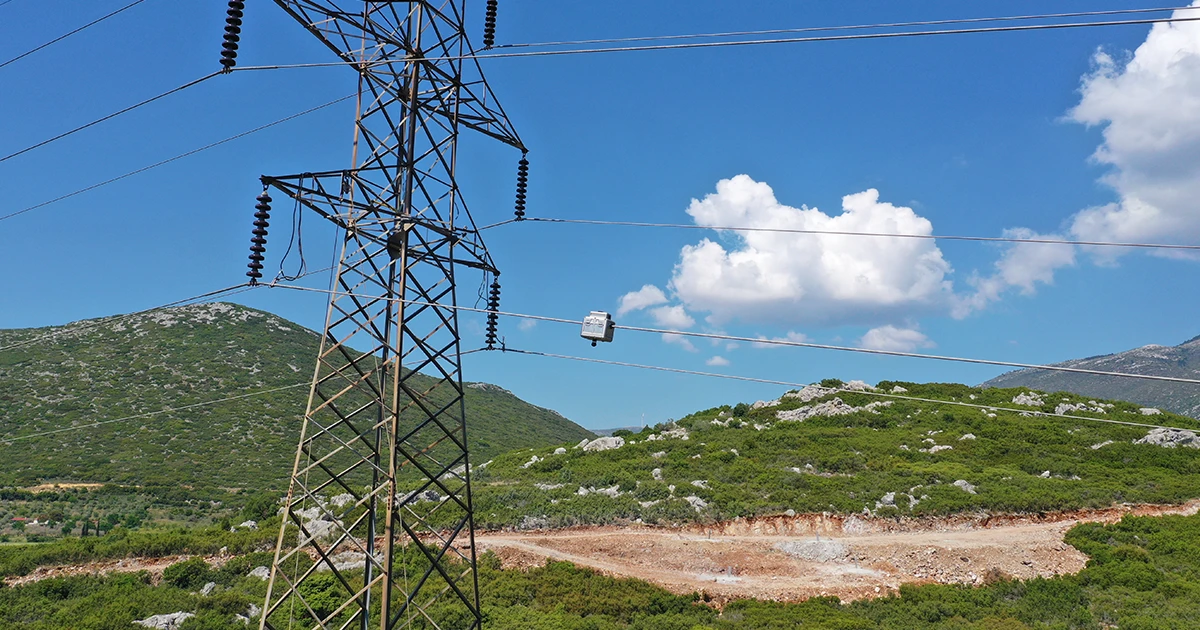 Laki Power's Dynamic Line Rating solution attached to an Australian transmission power line