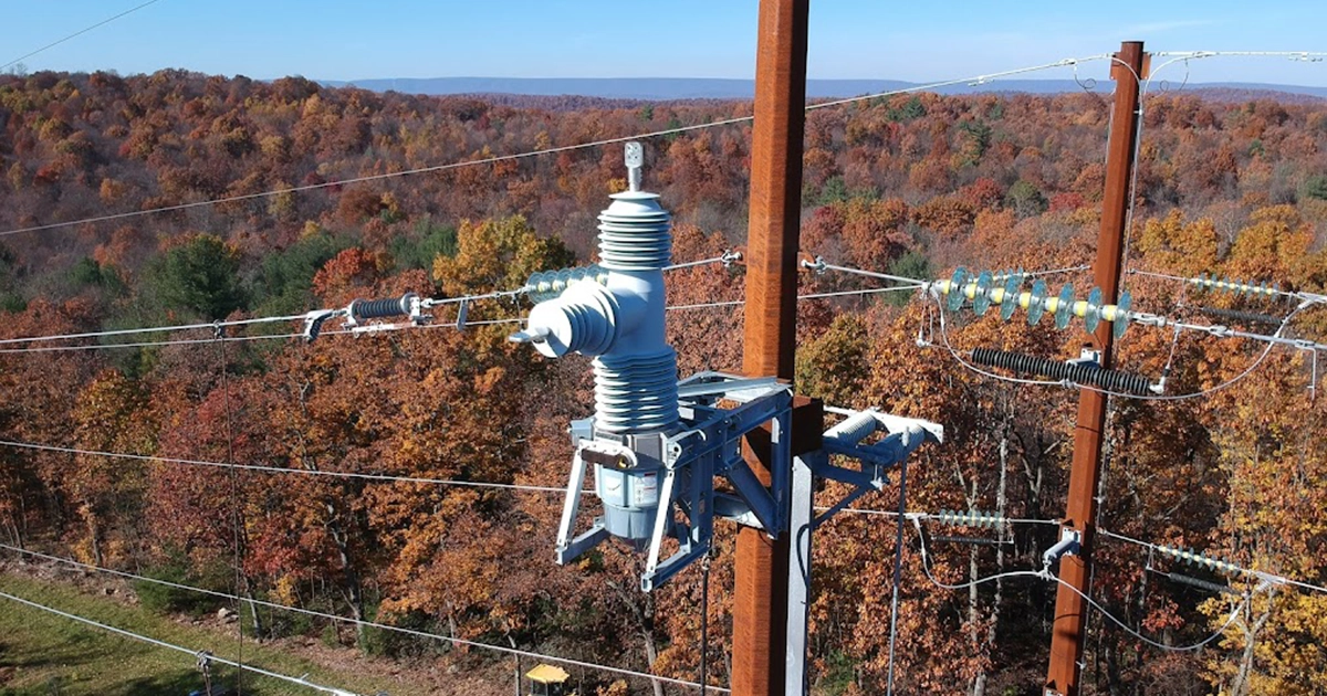 G&W Electric Viper®-HV recloser mounted on an Australian Transmission line in the outback